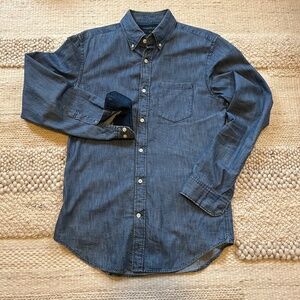 Banana Republic denim shirt w/ wabash pattern inside sleeve - slim size medium